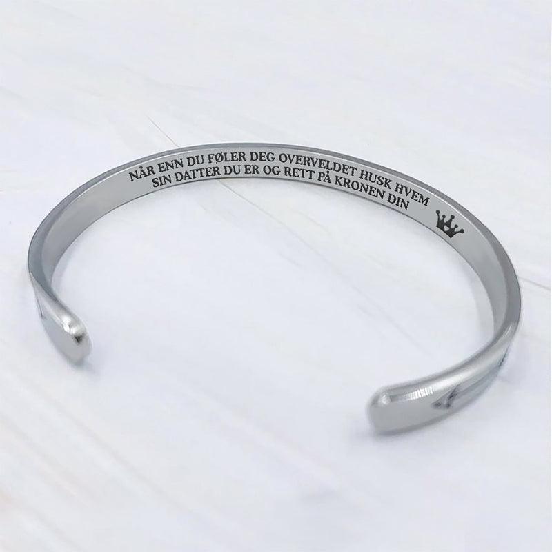 Armbånd "For Our Queen" fra foreldrene - Kosteppe