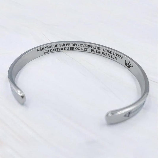 Armbånd "For Our Queen" fra foreldrene - Kosteppe