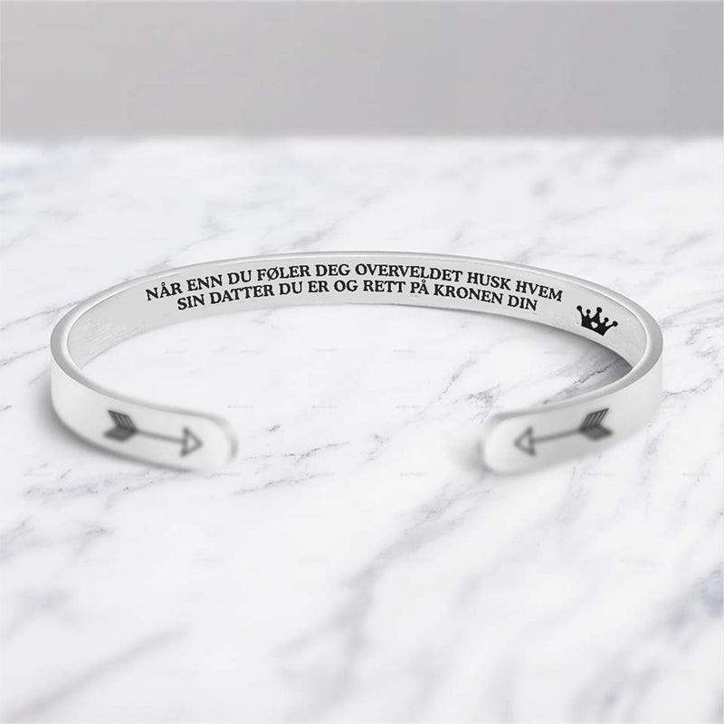 Armbånd "For Our Queen" fra foreldrene - Kosteppe