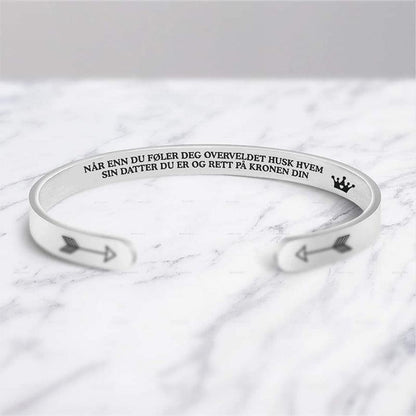 Armbånd "For Our Queen" fra foreldrene - Kosteppe