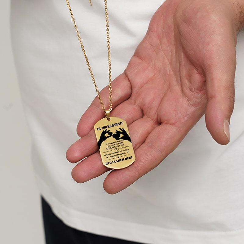 Kjærlighet er i våre hender – Anheng gravert til en kjæreste - Kosteppe