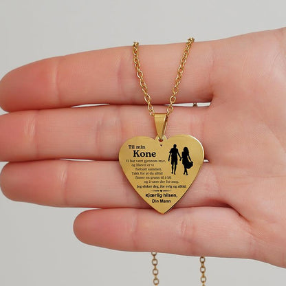 Lykken er nær - Hjerteanheng gravert fra mann til kone - Kosteppe