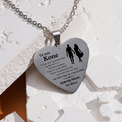 Lykken er nær - Hjerteanheng gravert fra mann til kone - Kosteppe