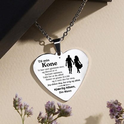 Lykken er nær - Hjerteanheng gravert fra mann til kone - Kosteppe