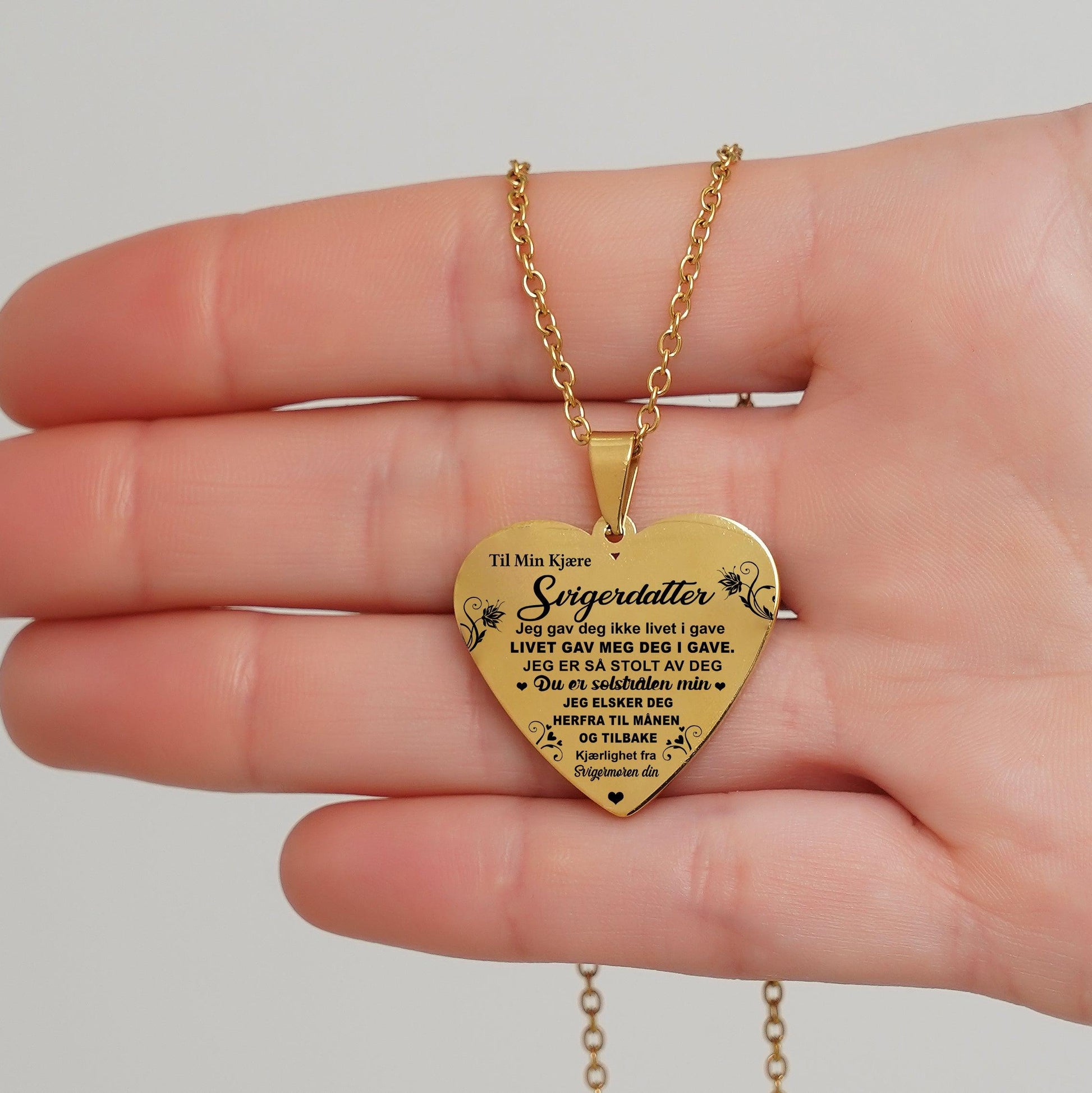 Jeg er stolt av deg – Hjerteanheng gravert fra svigermor til svigerdatter - Kosteppe