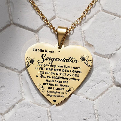 Jeg er stolt av deg – Hjerteanheng gravert fra svigermor til svigerdatter - Kosteppe