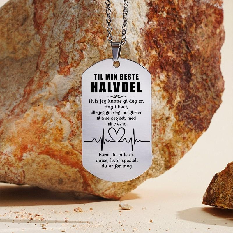 Når du er i nærheten, slår hjertet mitt raskere – Anheng gravert til en kjæreste - Kosteppe