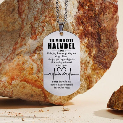 Når du er i nærheten, slår hjertet mitt raskere – Anheng gravert til en kjæreste - Kosteppe