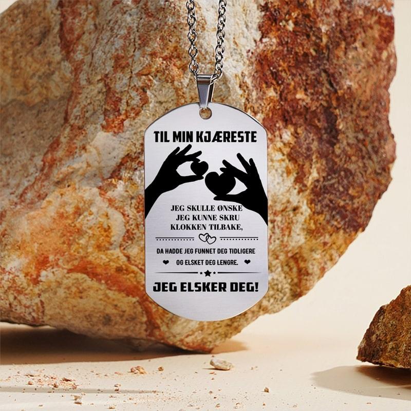 Kjærlighet er i våre hender – Anheng gravert til en kjæreste - Kosteppe